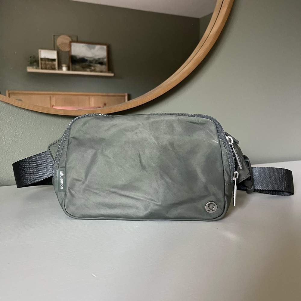 lululemon athletica Green Everywhere Belt Bag 1L